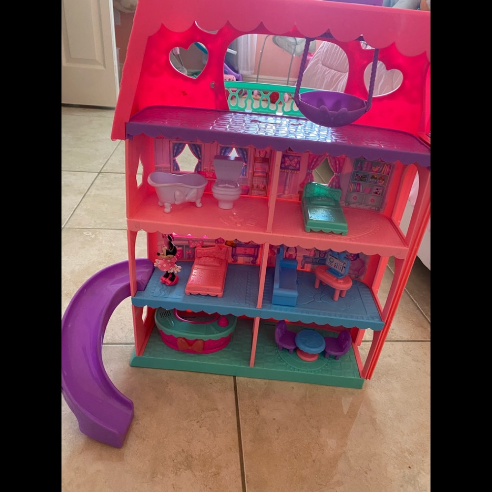 Minnie Mouse Bowtique Hotel